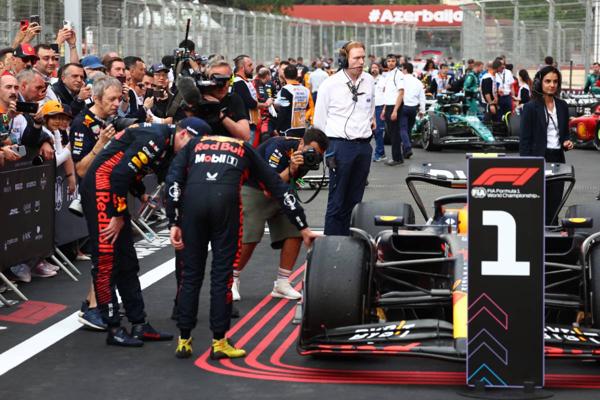 Max Verstappen (NLD) Red Bull Racing and Sergio Perez (MEX) Red Bull Racing in parc ferme inspect the Perez Red Bull Racing RB19 tyre. 30.04.2023. Formula 1 World Championship, Rd 4, Azerbaijan Grand Prix, Baku Street Circuit, Azerbaijan, Race Day. - www.xpbimages.com, EMail: requests@xpbimages.com © Copyright: Coates / XPB Images