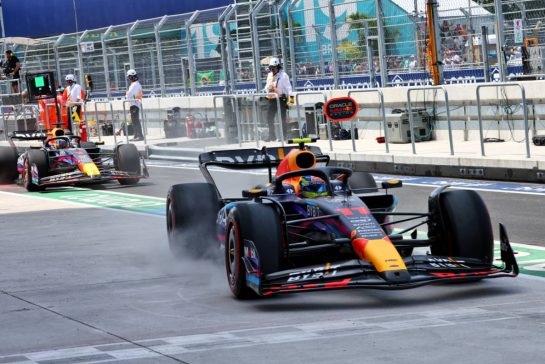Sergio Perez (MEX) Red Bull Racing RB19 and Max Verstappen (NLD) Red Bull Racing RB19 in the pits.
05.05.2023. Formula 1 World Championship, Rd 5, Miami Grand Prix, Miami, Florida, USA, Practice Day.
- www.xpbimages.com, EMail: requests@xpbimages.com © Copyright: Batchelor / XPB Images