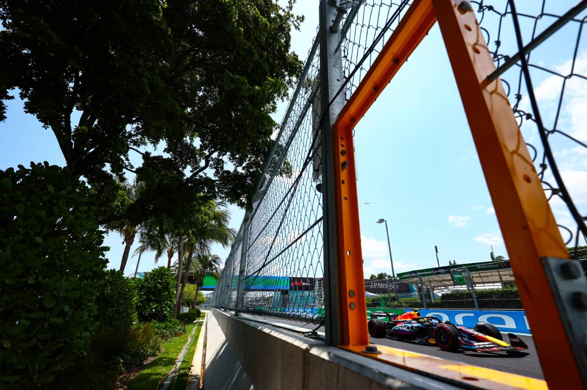 Sergio Perez (MEX), Red Bull Racing
06.05.2023. Formula 1 World Championship, Rd 5, Miami Grand Prix, Miami, Florida, USA, Qualifying Day.
- www.xpbimages.com, EMail: requests@xpbimages.com © Copyright: Charniaux / XPB Images