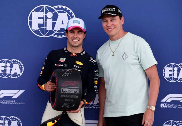 Sergio Perez (MEX) Red Bull Racing receives the Pirelli Pole Position Award. 06.05.2023. Formula 1 World Championship, Rd 5, Miami Grand Prix, Miami, Florida, USA, Qualifying Day. - www.xpbimages.com, EMail: requests@xpbimages.com © Copyright: Moy / XPB Images