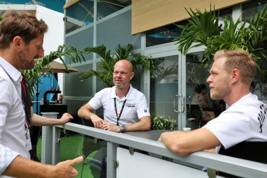 (L to R): Romain Grosjean (FRA) IndyCar Driver with Jan Magnussen (DEN) and Kevin Magnussen (DEN) Haas F1 Team.
07.05.2023. Formula 1 World Championship, Rd 5, Miami Grand Prix, Miami, Florida, USA, Race Day.
- www.xpbimages.com, EMail: requests@xpbimages.com © Copyright: Bearne / XPB Images