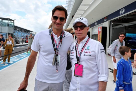 (L to R): Roger Federer (SUI) Tennis Player with Tommy Hilfiger (USA).
07.05.2023. Formula 1 World Championship, Rd 5, Miami Grand Prix, Miami, Florida, USA, Race Day.
- www.xpbimages.com, EMail: requests@xpbimages.com © Copyright: Moy / XPB Images