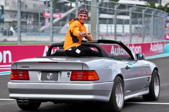 Lando Norris (GBR) McLaren on the drivers' parade.
07.05.2023. Formula 1 World Championship, Rd 5, Miami Grand Prix, Miami, Florida, USA, Race Day.
- www.xpbimages.com, EMail: requests@xpbimages.com © Copyright: Moy / XPB Images