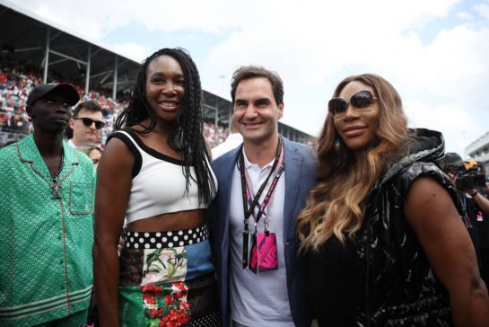 (L to R): Venus Williams (USA) Tennis Player; Roger Federer (SUI) Tennis Player; and Serena Williams (USA) Tennis Player, on the grid.
07.05.2023. Formula 1 World Championship, Rd 5, Miami Grand Prix, Miami, Florida, USA, Race Day.
- www.xpbimages.com, EMail: requests@xpbimages.com © Copyright: Gilbert / XPB Images