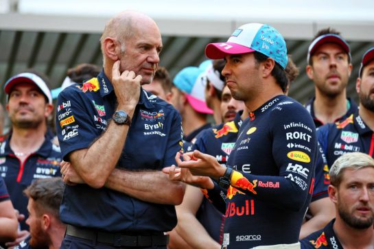 (L to R): Adrian Newey (GBR) Red Bull Racing Chief Technical Officer with Sergio Perez (MEX) Red Bull Racing.
07.05.2023. Formula 1 World Championship, Rd 5, Miami Grand Prix, Miami, Florida, USA, Race Day.
 - www.xpbimages.com, EMail: requests@xpbimages.com © Copyright: Coates / XPB Images