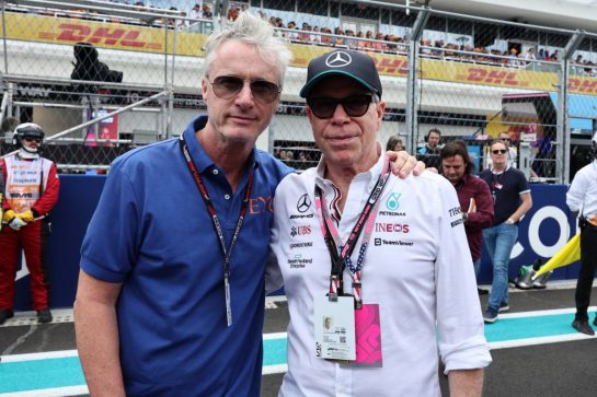(L to R): Eddie Irvine (GBR) with Tommy Hilfiger (USA) on the grid.
07.05.2023. Formula 1 World Championship, Rd 5, Miami Grand Prix, Miami, Florida, USA, Race Day.
- www.xpbimages.com, EMail: requests@xpbimages.com © Copyright: Moy / XPB Images