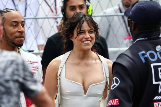 Michelle Rodriguez (USA) Actress on the grid.
07.05.2023. Formula 1 World Championship, Rd 5, Miami Grand Prix, Miami, Florida, USA, Race Day.
- www.xpbimages.com, EMail: requests@xpbimages.com © Copyright: Batchelor / XPB Images