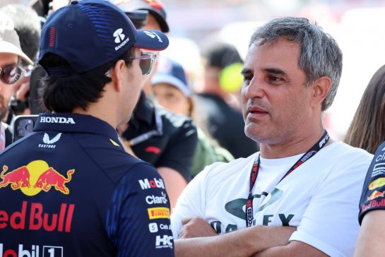 Juan Pablo Montoya (COL) with Sergio Perez (MEX) Red Bull Racing.
26.05.2023. Formula 1 World Championship, Rd 7, Monaco Grand Prix, Monte Carlo, Monaco, Practice Day.
- www.xpbimages.com, EMail: requests@xpbimages.com © Copyright: XPB Images