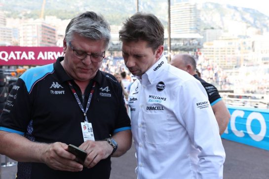 (L to R): Otmar Szafnauer (USA) Alpine F1 Team, Team Principal with James Vowles (GBR) Williams Racing Team Principal.
27.05.2023. Formula 1 World Championship, Rd 7, Monaco Grand Prix, Monte Carlo, Monaco, Qualifying Day.
- www.xpbimages.com, EMail: requests@xpbimages.com © Copyright: Bearne / XPB Images