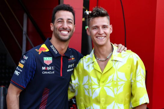 (L to R): Daniel Ricciardo (AUS) Red Bull Racing Reserve and Third Driver with Fabio Quartararo (FRA) MotoGP Motorcycle Rider.
27.05.2023. Formula 1 World Championship, Rd 7, Monaco Grand Prix, Monte Carlo, Monaco, Qualifying Day.
- www.xpbimages.com, EMail: requests@xpbimages.com © Copyright: Coates / XPB Images