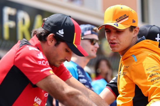 Lando Norris (GBR) McLaren and Carlos Sainz Jr (ESP) Ferrari on the drivers' parade.
28.05.2023. Formula 1 World Championship, Rd 7, Monaco Grand Prix, Monte Carlo, Monaco, Race Day.
- www.xpbimages.com, EMail: requests@xpbimages.com © Copyright: Batchelor / XPB Images