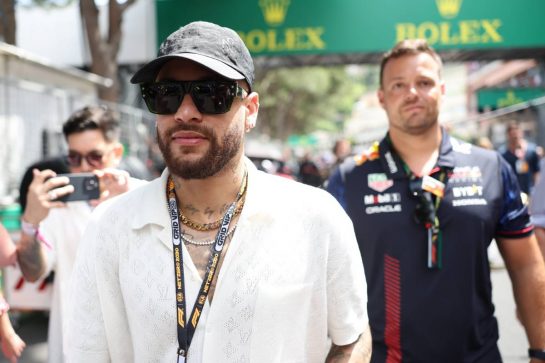 Neymar (BRA) Football Player on the grid.
28.05.2023. Formula 1 World Championship, Rd 7, Monaco Grand Prix, Monte Carlo, Monaco, Race Day.
- www.xpbimages.com, EMail: requests@xpbimages.com © Copyright: Bearne / XPB Images