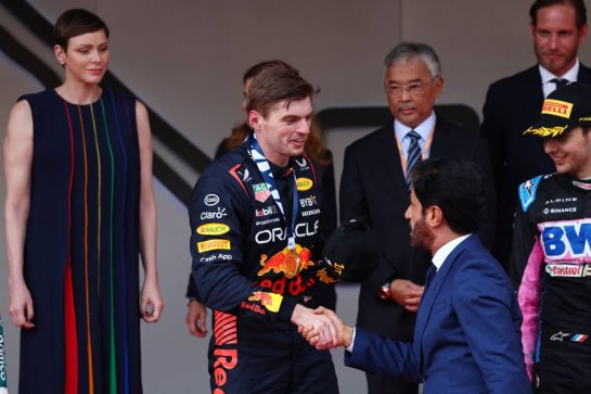 Race winner Max Verstappen (NLD) Red Bull Racing celebrates on the podium with Mohammed Bin Sulayem (UAE) FIA President.
28.05.2023. Formula 1 World Championship, Rd 7, Monaco Grand Prix, Monte Carlo, Monaco, Race Day.
- www.xpbimages.com, EMail: requests@xpbimages.com © Copyright: Batchelor / XPB Images