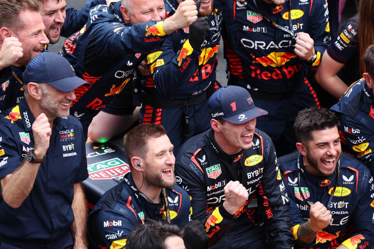 Race winner Max Verstappen (NLD) Red Bull Racing celebrates with the team. 28.05.2023. Formula 1 World Championship, Rd 7, Monaco Grand Prix, Monte Carlo, Monaco, Race Day. - www.xpbimages.com, EMail: requests@xpbimages.com © Copyright: Batchelor / XPB Images