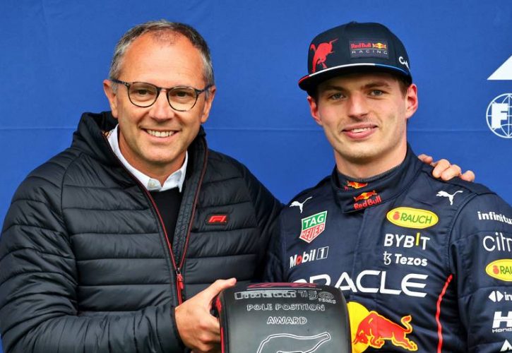 Max Verstappen (NLD) Red Bull Racing (Right) receives the Pirelli Pole Position Award from Stefano Domenicali (ITA) Formula One President and CEO. 22.04.2022. Formula 1 World Championship, Rd 4, Emilia Romagna Grand Prix, Imola, Italy, Qualifying Day. - www.xpbimages.com, EMail: requests@xpbimages.com © Copyright: Batchelor / XPB Images