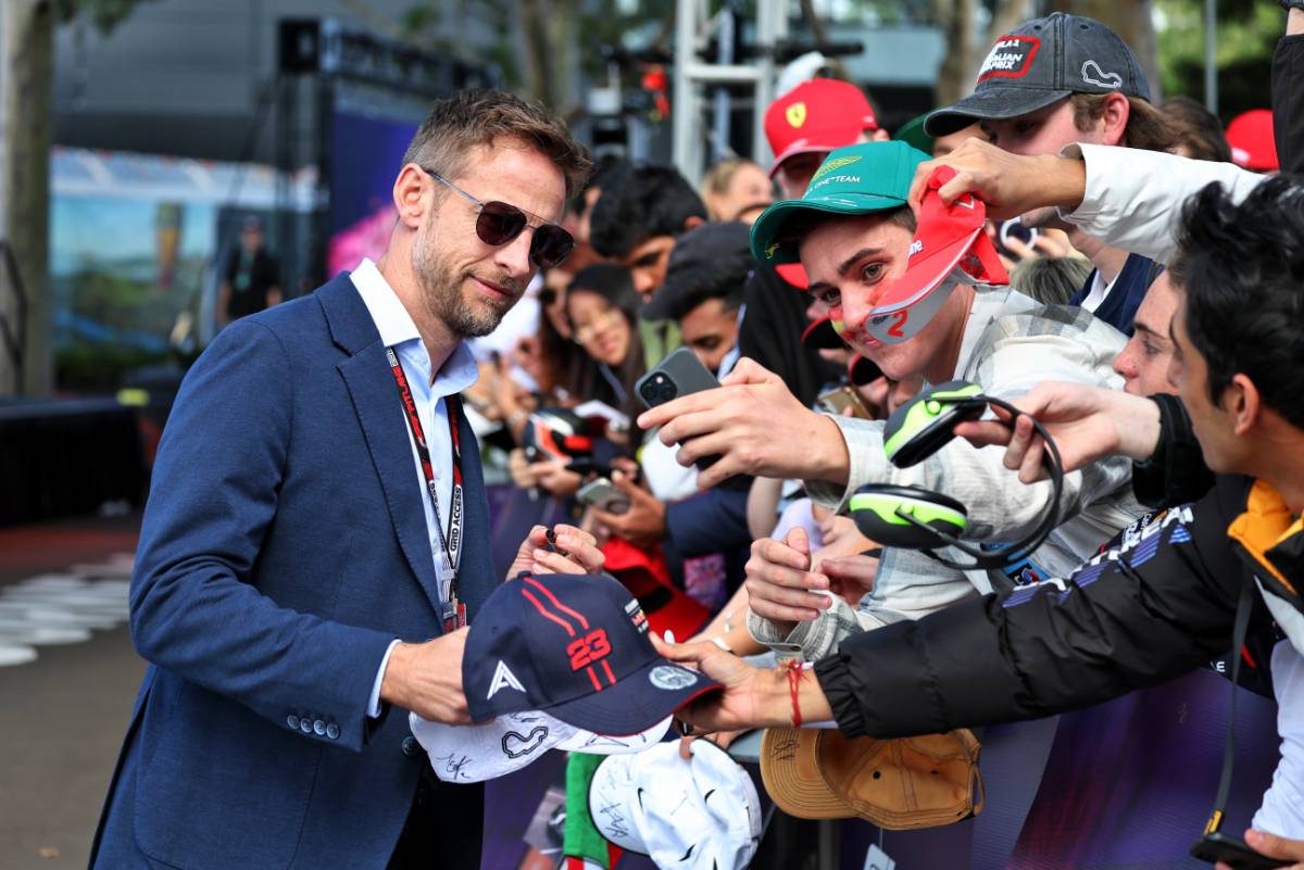 Button planea regresar a tiempo completo a las carreras en 2024