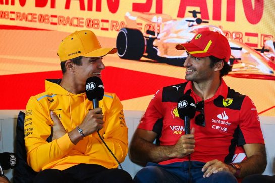 (L to R): Lando Norris (GBR) McLaren and Carlos Sainz Jr (ESP) Ferrari in the FIA Press Conference.
01.06.2023. Formula 1 World Championship, Rd 8, Spanish Grand Prix, Barcelona, Spain, Preparation Day.
- www.xpbimages.com, EMail: requests@xpbimages.com © Copyright: XPB Images