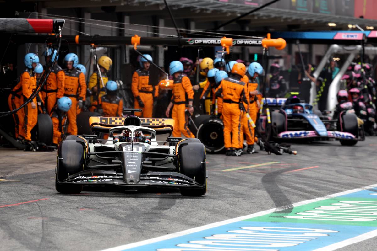 Oscar Piastri (AUS) McLaren MCL60 makes a pit stop.
04.06.2023. Formula 1 World Championship, Rd 8, Spanish Grand Prix, Barcelona, Spain, Race Day.
- www.xpbimages.com, EMail: requests@xpbimages.com © Copyright: Bearne / XPB Images