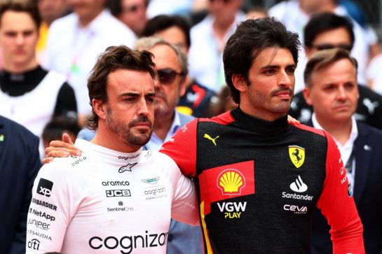 (L to R): Fernando Alonso (ESP) Aston Martin F1 Team and Carlos Sainz Jr (ESP) Ferrari as the grid observes the national anthem.
04.06.2023. Formula 1 World Championship, Rd 8, Spanish Grand Prix, Barcelona, Spain, Race Day.
 - www.xpbimages.com, EMail: requests@xpbimages.com © Copyright: Coates / XPB Images