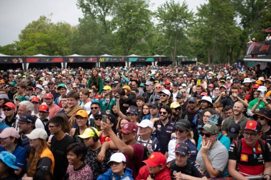Fans at the FanZone stage.
16.06.2023. Formula 1 World Championship, Rd 9, Canadian Grand Prix, Montreal, Canada, Practice Day.
- www.xpbimages.com, EMail: requests@xpbimages.com © Copyright: Price / XPB Images