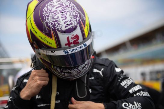 Zhou Guanyu (CHN) Alfa Romeo F1 Team on the grid.
18.06.2023. Formula 1 World Championship, Rd 9, Canadian Grand Prix, Montreal, Canada, Race Day.
- www.xpbimages.com, EMail: requests@xpbimages.com © Copyright: Price / XPB Images