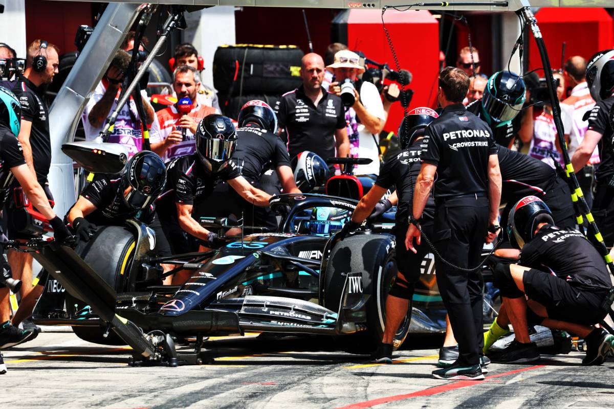 George Russell (GBR) Mercedes AMG F1 W14 practices a pit stop. 30.06.2023. Formula 1 World Championship, Rd 10, Austrian Grand Prix, Spielberg, Austria, Qualifying Day. - www.xpbimages.com, EMail: requests@xpbimages.com © Copyright: Batchelor / XPB Images