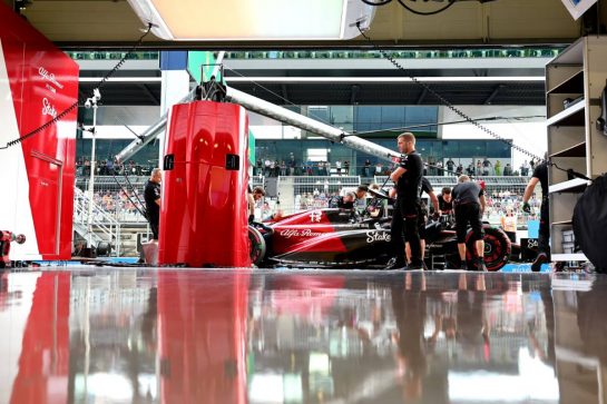 Valtteri Bottas (FIN) Alfa Romeo F1 Team C43 in the pits.
30.06.2023. Formula 1 World Championship, Rd 10, Austrian Grand Prix, Spielberg, Austria, Qualifying Day.
- www.xpbimages.com, EMail: requests@xpbimages.com © Copyright: Batchelor / XPB Images