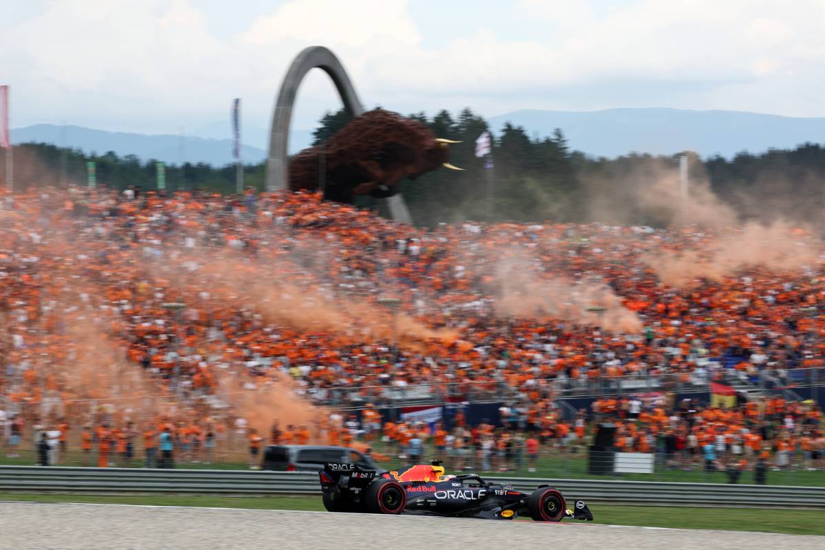 Max Verstappen (NLD) Red Bull Racing RB19 passes fans in the grandstand with flares being set off. 30.06.2023. Formula 1 World Championship, Rd 10, Austrian Grand Prix, Spielberg, Austria, Qualifying Day. - www.xpbimages.com, EMail: requests@xpbimages.com © Copyright: Moy / XPB Images