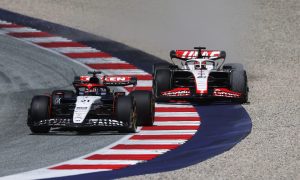 Magnussen: De Vries' driving a reflection of his 'desperate situation'