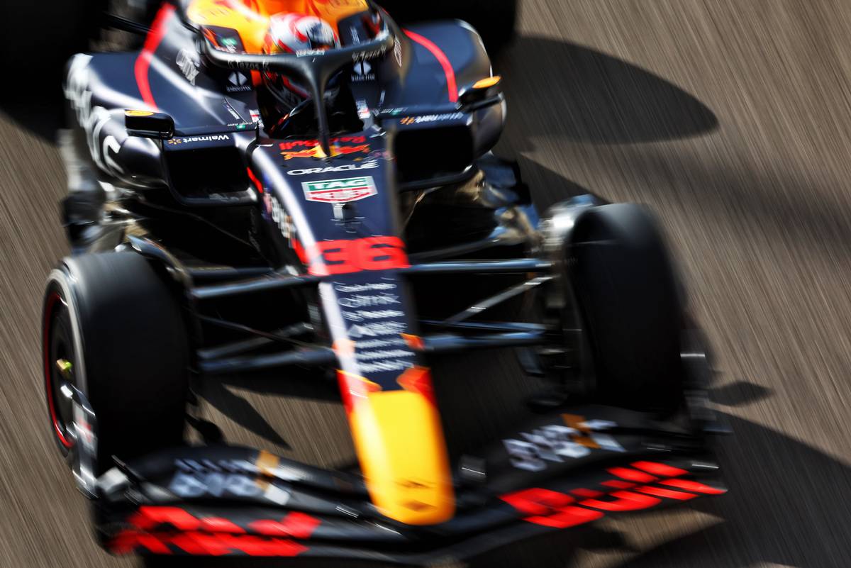 Liam Lawson (NZL) Red Bull Racing RB18 Test Driver. 18.11.2022. Formula 1 World Championship, Rd 22, Abu Dhabi Grand Prix, Yas Marina Circuit, Abu Dhabi, Practice Day. - www.xpbimages.com, EMail: requests@xpbimages.com © Copyright: Coates / XPB Images