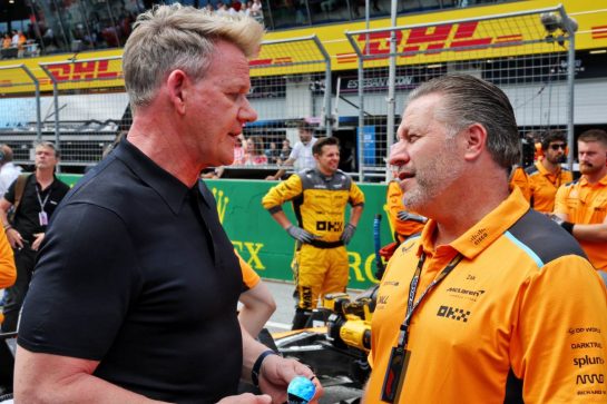(L to R): Gordon Ramsey (GBR) Celebrity Chef with Zak Brown (USA) McLaren Executive Director on the grid.
02.07.2023. Formula 1 World Championship, Rd 10, Austrian Grand Prix, Spielberg, Austria, Race Day.
- www.xpbimages.com, EMail: requests@xpbimages.com © Copyright: Batchelor / XPB Images