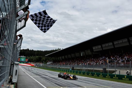 Race winner Max Verstappen (NLD) Red Bull Racing RB19 takes the chequered flag at the end of the race.
02.07.2023. Formula 1 World Championship, Rd 10, Austrian Grand Prix, Spielberg, Austria, Race Day.
- www.xpbimages.com, EMail: requests@xpbimages.com © Copyright: Moy / XPB Images