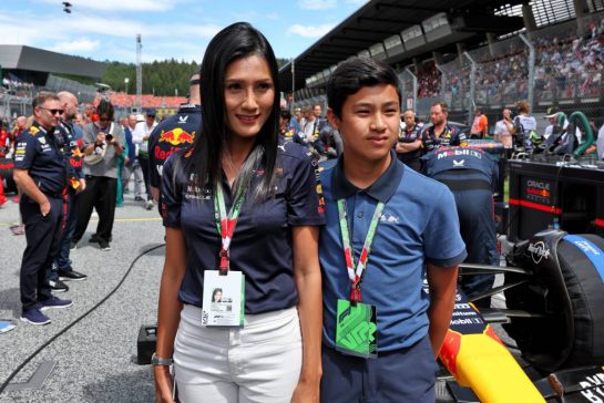 Family of Chalerm Yoovidhya (THA) Red Bull Racing Co-Owner on the grid.
02.07.2023. Formula 1 World Championship, Rd 10, Austrian Grand Prix, Spielberg, Austria, Race Day.
- www.xpbimages.com, EMail: requests@xpbimages.com © Copyright: Moy / XPB Images