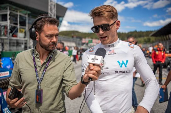 Logan Sargeant (USA) Williams Racing with Chris Medland (GBR) Journalist on the grid.
02.07.2023. Formula 1 World Championship, Rd 10, Austrian Grand Prix, Spielberg, Austria, Race Day.
- www.xpbimages.com, EMail: requests@xpbimages.com © Copyright: Bearne / XPB Images