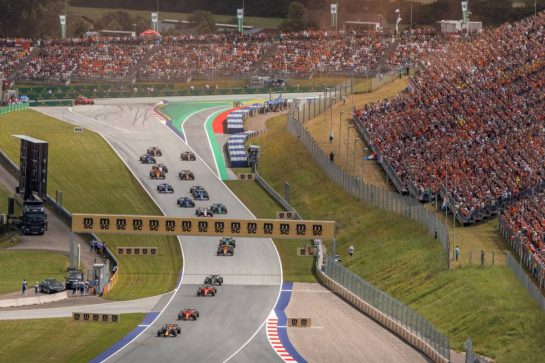 Max Verstappen (NLD) Red Bull Racing RB19 leads at the start of the race.
02.07.2023. Formula 1 World Championship, Rd 10, Austrian Grand Prix, Spielberg, Austria, Race Day.
- www.xpbimages.com, EMail: requests@xpbimages.com © Copyright: Bearne / XPB Images