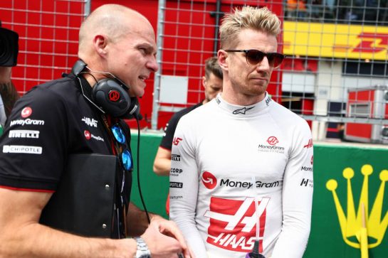 (L to R): Gary Gannon (GBR) Haas F1 Team Race Engineer with Nico Hulkenberg (GER) Haas F1 Team on the grid.
02.07.2023. Formula 1 World Championship, Rd 10, Austrian Grand Prix, Spielberg, Austria, Race Day.
- www.xpbimages.com, EMail: requests@xpbimages.com © Copyright: Coates / XPB Images