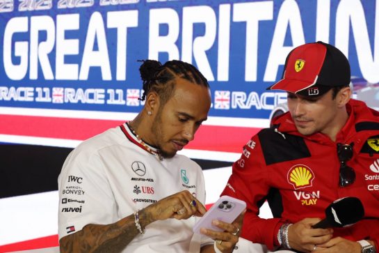 (L to R): Lewis Hamilton (GBR) Mercedes AMG F1 with Charles Leclerc (MON) Ferrari in the FIA Press Conference.
06.07.2023. Formula 1 World Championship, Rd 11, British Grand Prix, Silverstone, England, Preparation Day.
- www.xpbimages.com, EMail: requests@xpbimages.com © Copyright: Bearne / XPB Images
