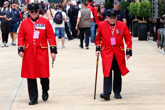 Paddock atmosphere - Chelsea Pensioners.
06.07.2023. Formula 1 World Championship, Rd 11, British Grand Prix, Silverstone, England, Preparation Day.
- www.xpbimages.com, EMail: requests@xpbimages.com © Copyright: Coates / XPB Images