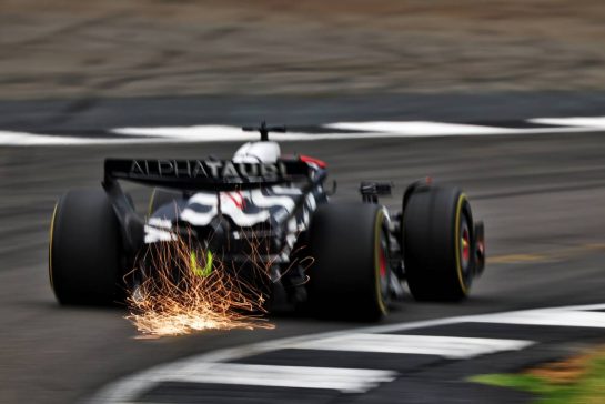 Nyck de Vries (NLD) AlphaTauri AT04 sends sparks flying.
08.07.2023. Formula 1 World Championship, Rd 11, British Grand Prix, Silverstone, England, Qualifying Day.
- www.xpbimages.com, EMail: requests@xpbimages.com © Copyright: Coates / XPB Images