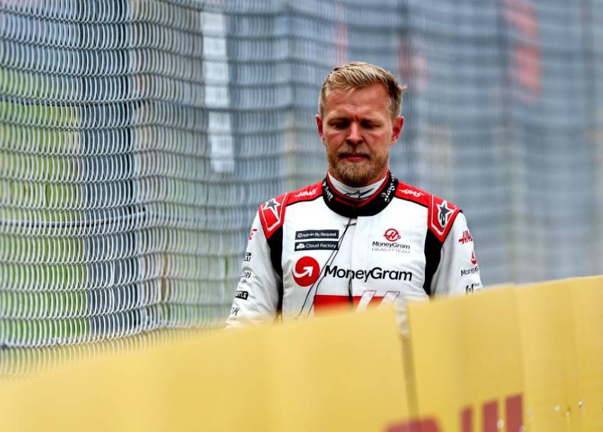 Kevin Magnussen (DEN) Haas F1 Team stopped in qualifying. 08.07.2023. Formula 1 World Championship, Rd 11, British Grand Prix, Silverstone, England, Qualifying Day. - www.xpbimages.com, EMail: requests@xpbimages.com © Copyright: Rew / XPB Images