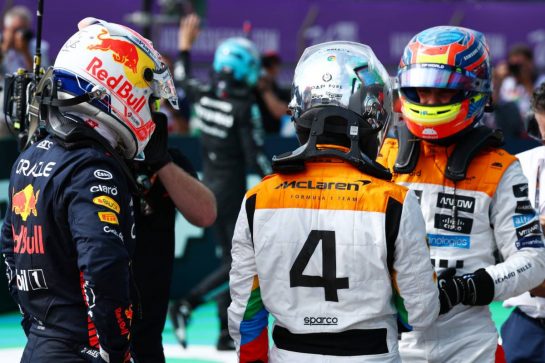 (L to R): Pole sitter Max Verstappen (NLD) Red Bull Racing with Lando Norris (GBR) McLaren and Oscar Piastri (AUS) McLaren in qualifying parc ferme.
08.07.2023. Formula 1 World Championship, Rd 11, British Grand Prix, Silverstone, England, Qualifying Day.
- www.xpbimages.com, EMail: requests@xpbimages.com © Copyright: Coates / XPB Images