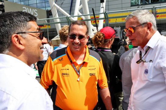 Sheikh Mohammed bin Essa Al Khalifa (BRN) CEO of the Bahrain Economic Development Board and McLaren Shareholder (Centre) on the grid.
09.07.2023. Formula 1 World Championship, Rd 11, British Grand Prix, Silverstone, England, Race Day.
- www.xpbimages.com, EMail: requests@xpbimages.com © Copyright: Batchelor / XPB Images
