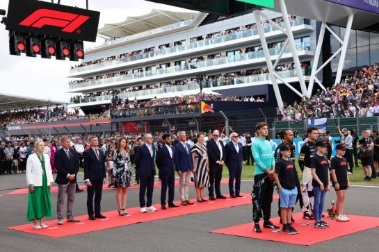 (L to R): George Russell (GBR) Mercedes AMG F1; Lewis Hamilton (GBR) Mercedes AMG F1; and Lando Norris (GBR) McLaren as the grid observes the national anthem.
09.07.2023. Formula 1 World Championship, Rd 11, British Grand Prix, Silverstone, England, Race Day.
- www.xpbimages.com, EMail: requests@xpbimages.com © Copyright: Batchelor / XPB Images
