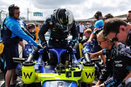 Alexander Albon (THA) Williams Racing FW45 on the grid.
09.07.2023. Formula 1 World Championship, Rd 11, British Grand Prix, Silverstone, England, Race Day.
- www.xpbimages.com, EMail: requests@xpbimages.com © Copyright: Bearne / XPB Images