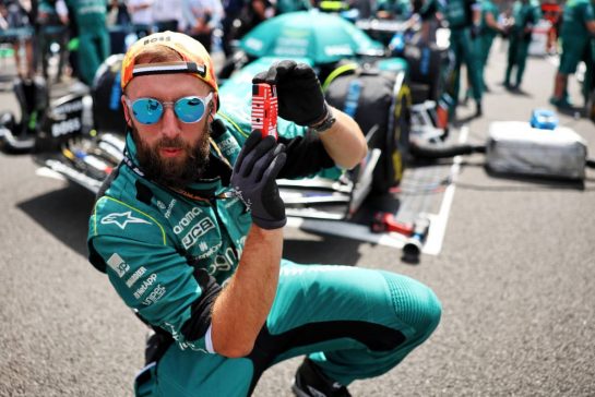 Aston Martin F1 Team mechanic on the grid.
09.07.2023. Formula 1 World Championship, Rd 11, British Grand Prix, Silverstone, England, Race Day.
- www.xpbimages.com, EMail: requests@xpbimages.com © Copyright: Bearne / XPB Images