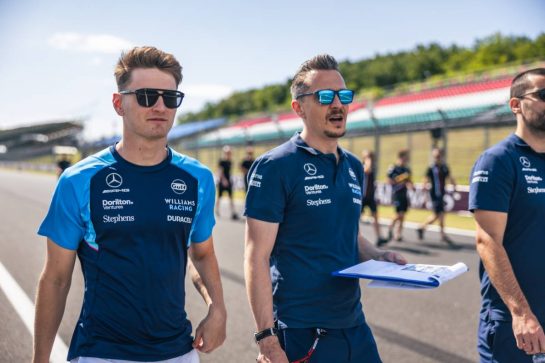 Logan Sargeant (USA) Williams Racing walks the circuit with Gaetan Jego, Williams Racing Race Engineer.
20.07.2023. Formula 1 World Championship, Rd 12, Hungarian Grand Prix, Budapest, Hungary, Preparation Day.
- www.xpbimages.com, EMail: requests@xpbimages.com © Copyright: Bearne / XPB Images
