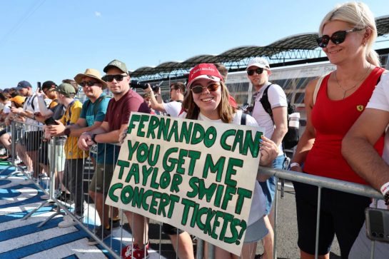 Circuit atmosphere - Fernando Alonso (ESP) Aston Martin F1 Team fans in the pit lane.
20.07.2023. Formula 1 World Championship, Rd 12, Hungarian Grand Prix, Budapest, Hungary, Preparation Day.
- www.xpbimages.com, EMail: requests@xpbimages.com © Copyright: Moy / XPB Images