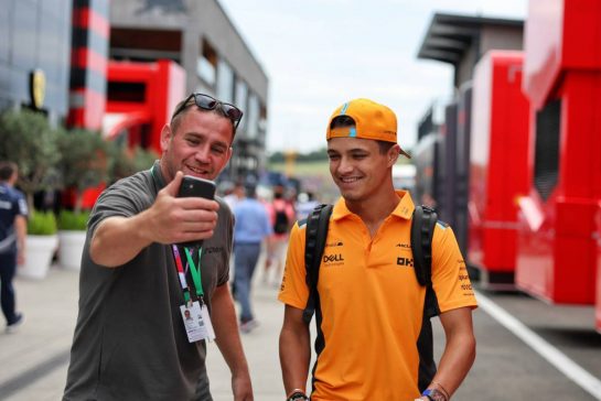 Lando Norris (GBR) McLaren with fan.
21.07.2023. Formula 1 World Championship, Rd 12, Hungarian Grand Prix, Budapest, Hungary, Practice Day.
- www.xpbimages.com, EMail: requests@xpbimages.com © Copyright: Bearne / XPB Images