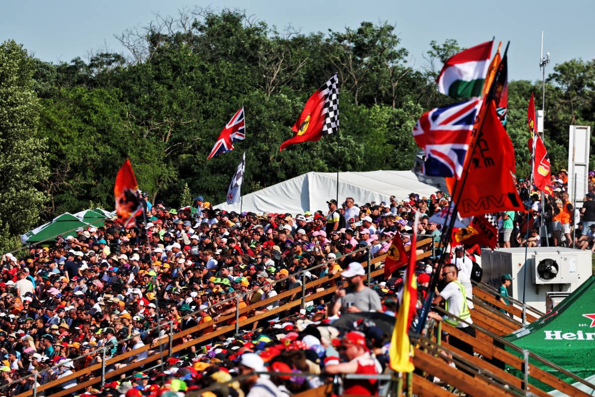 Circuit atmosphere - fans in the grandstand.
22.07.2023. Formula 1 World Championship, Rd 12, Hungarian Grand Prix, Budapest, Hungary, Qualifying Day.
- www.xpbimages.com, EMail: requests@xpbimages.com © Copyright: Moy / XPB Images