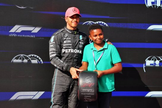 (L to R): Lewis Hamilton (GBR) Mercedes AMG F1 receives the Pirelli Pole Position Award from Zac (GBR) Sky F1 Junior Presenter.
22.07.2023. Formula 1 World Championship, Rd 12, Hungarian Grand Prix, Budapest, Hungary, Qualifying Day.
- www.xpbimages.com, EMail: requests@xpbimages.com © Copyright: Bearne / XPB Images